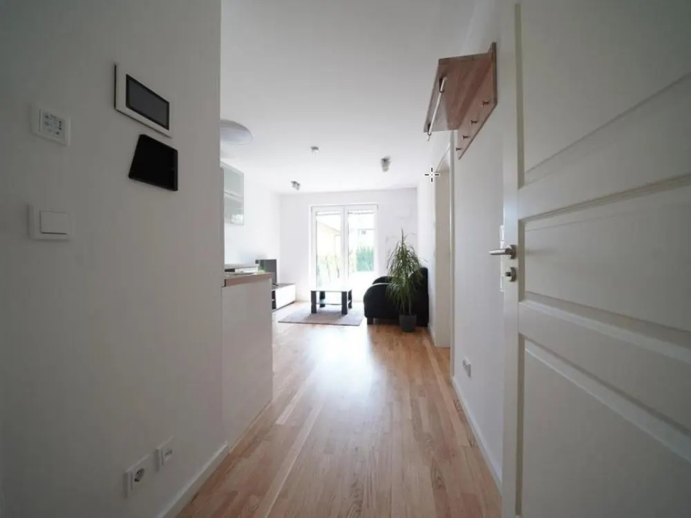 NEUBAU 2023 ☼ Einziehen nur mit Ihren Koffern ☼ möblierte 2-Zimmer- Wohnung ☼ großem Garten ☼