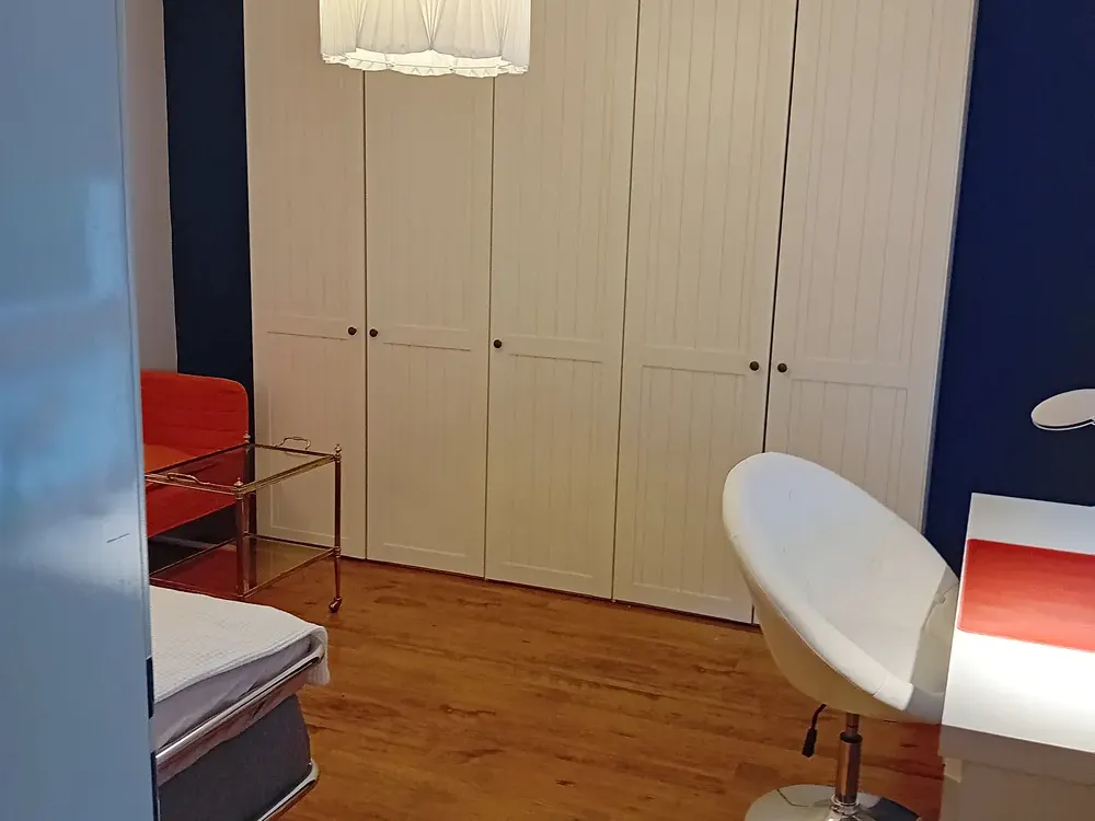 Großes Zimmer,möbliert, an Frau, Nichtraucher, inkl. Nebenkosten
