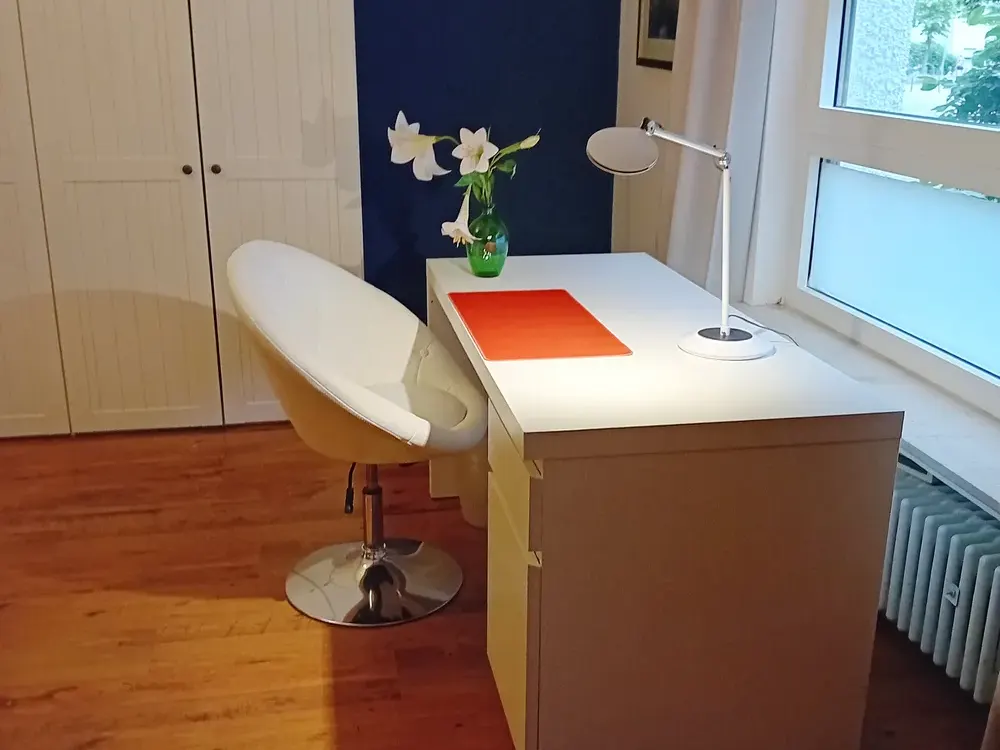 Großes Zimmer,möbliert, an Frau, Nichtraucher, inkl. Nebenkosten