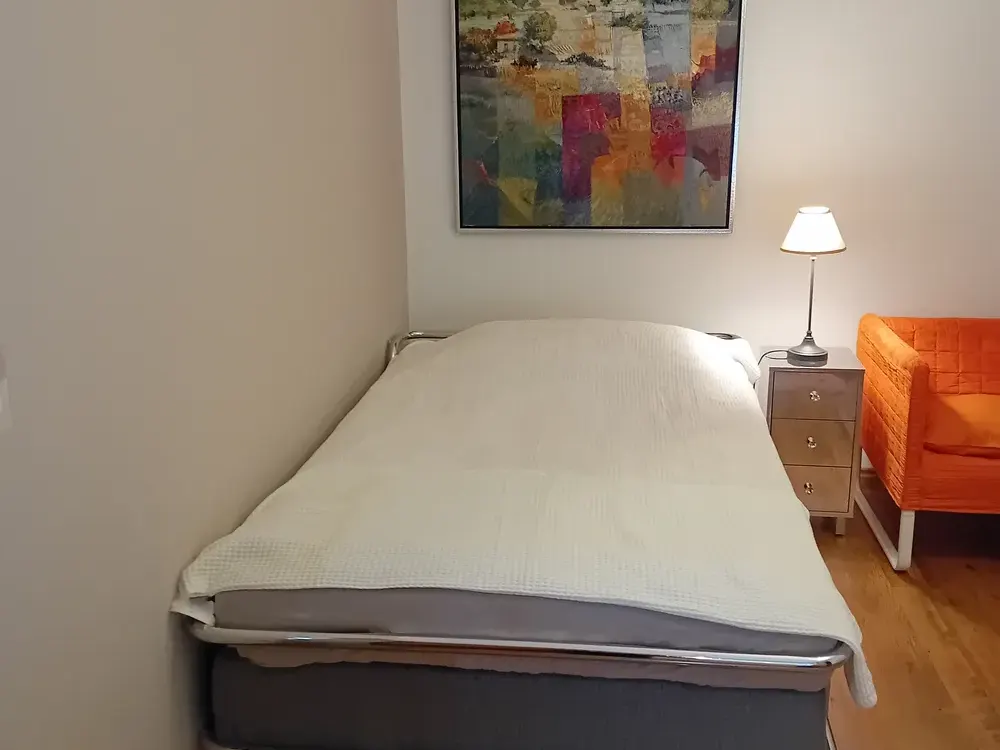 Großes Zimmer,möbliert, an Frau, Nichtraucher, inkl. Nebenkosten