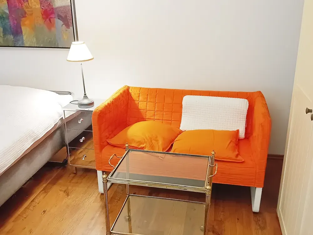 Großes Zimmer,möbliert, an Frau, Nichtraucher, inkl. Nebenkosten
