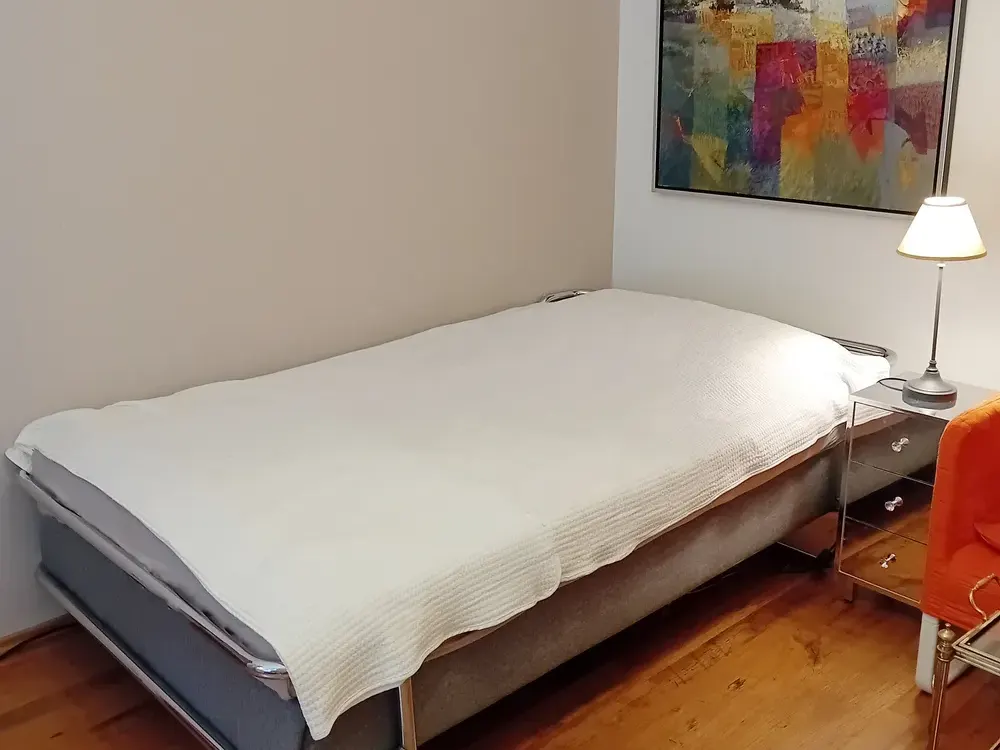 Großes Zimmer,möbliert, an Frau, Nichtraucher, inkl. Nebenkosten