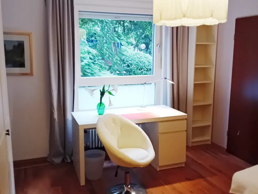Großes Zimmer,möbliert, an Frau, Nichtraucher, inkl. Nebenkosten