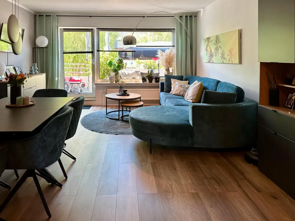 Wunderschöne Wohnung, 82qm m. Balkon, Tiefgarage, Küchenübernahme