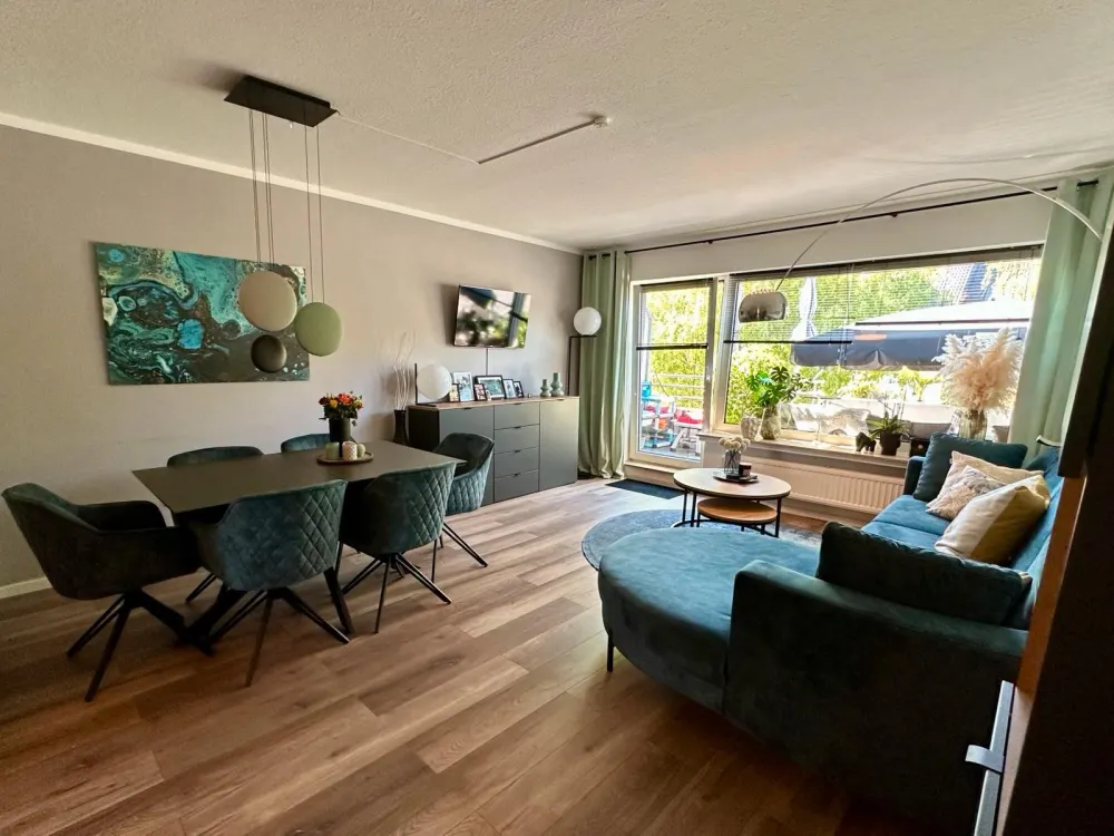 Wunderschöne Wohnung, 82qm m. Balkon, Tiefgarage, Küchenübernahme