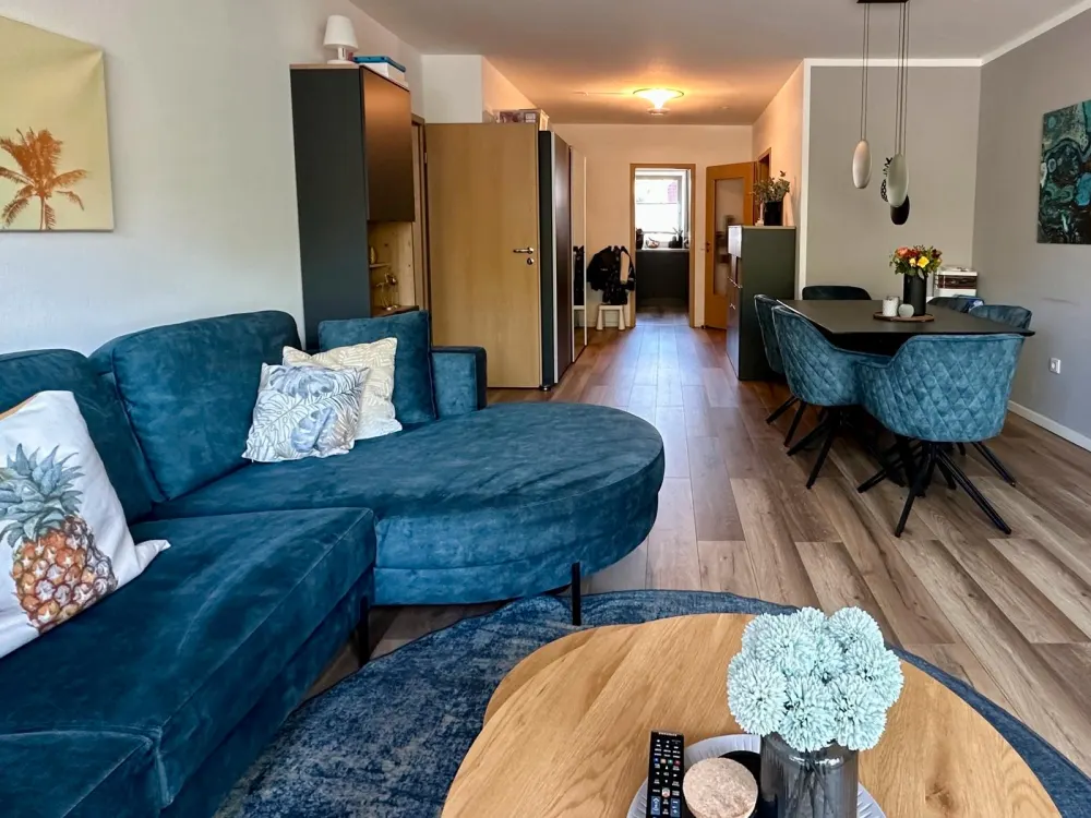 Wunderschöne Wohnung, 82qm m. Balkon, Tiefgarage, Küchenübernahme