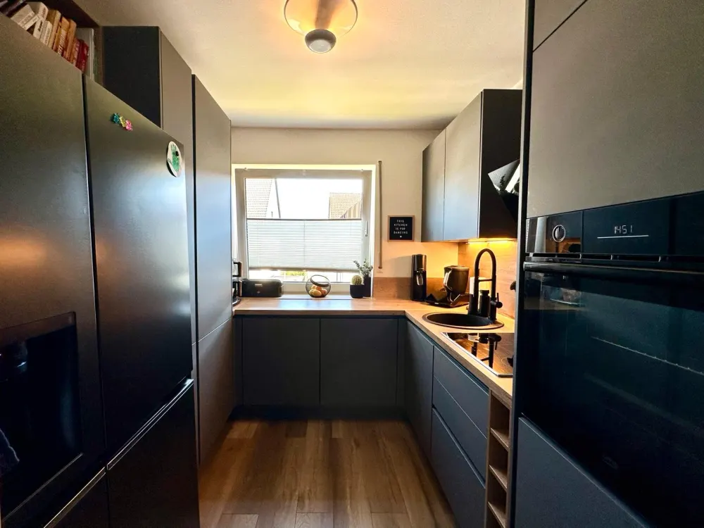 Wunderschöne Wohnung, 82qm m. Balkon, Tiefgarage, Küchenübernahme