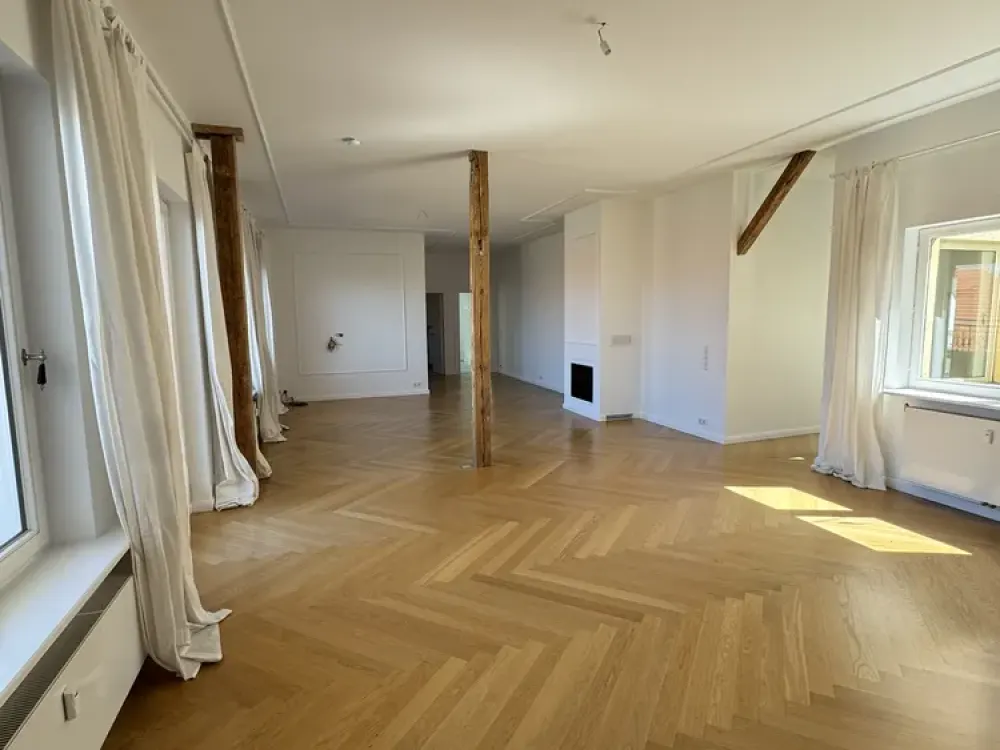 Traumhafte Dachgeschosswohnung mit großer Terrasse, Kamin und Blick bis zum Teufelsberg