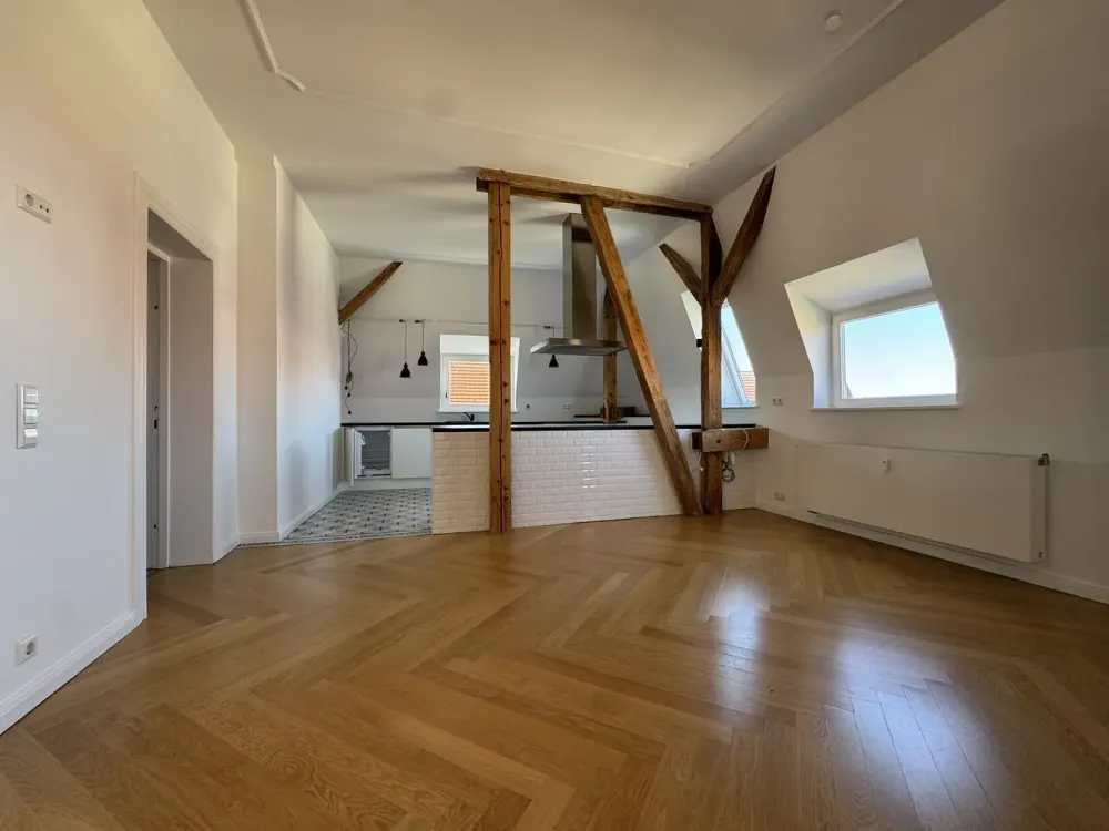 Traumhafte Dachgeschosswohnung mit großer Terrasse, Kamin und Blick bis zum Teufelsberg
