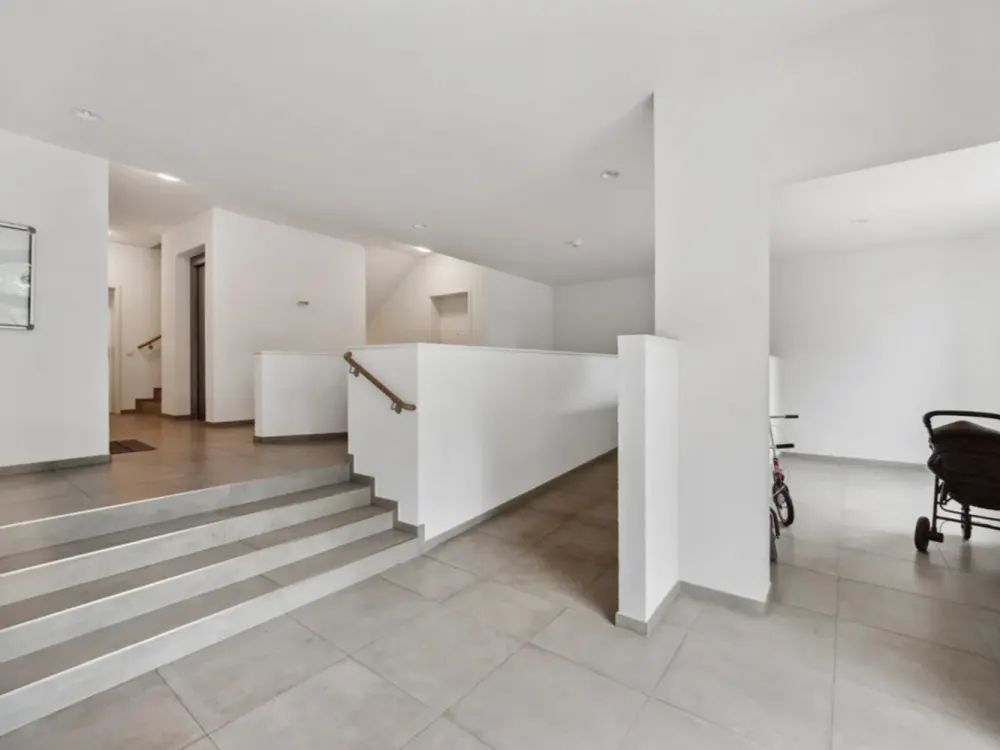 ++ Wohnen und Leben am Henninger Turm! 3-Zimmer-Wohnung mit Loggia und Balkon ++