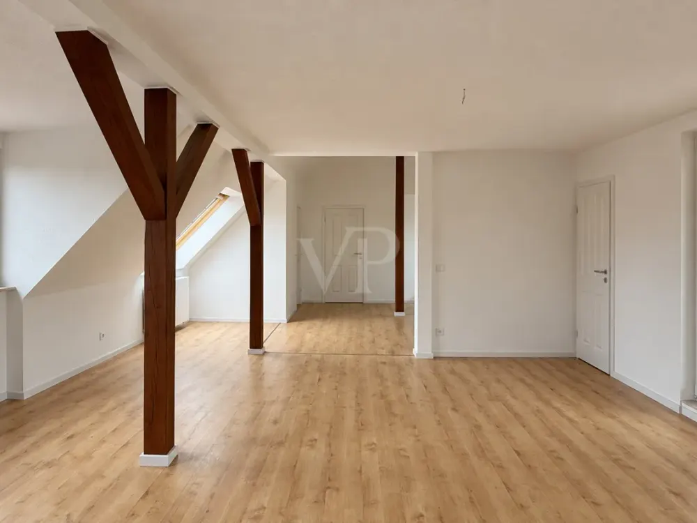 السكن الأول بعد الترميم: شقة علوية من 3 غرف مع لوجيا في دابرستدت!