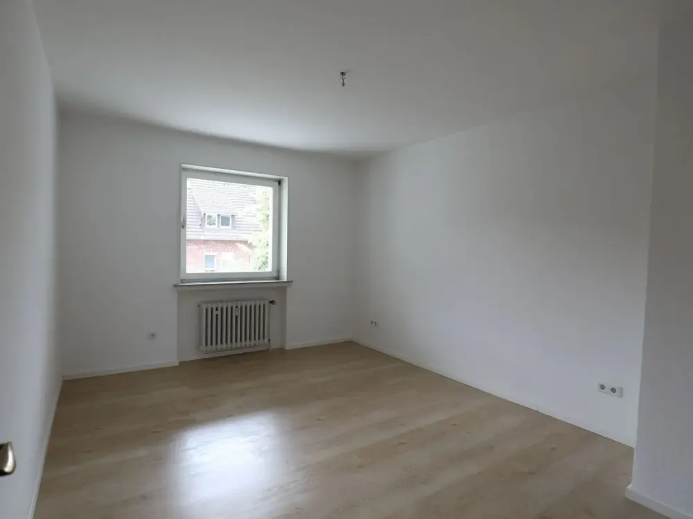 KUNZE: 4 Zimmer Wohnung mit Balkon in Langenhagen