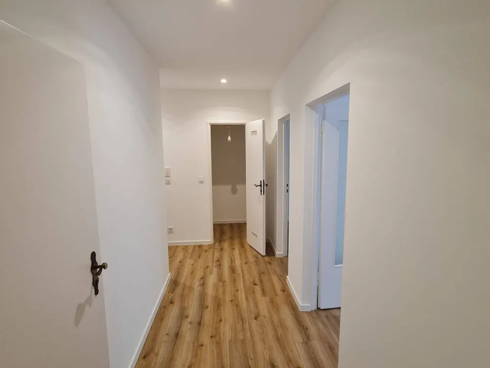 Erstbezug nach Sanierung - 3-Zimmer-Wohnung in Frankfurt paar Minuten von Nordwestzentrum entfernt