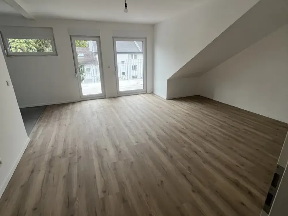 Erstbezug nach Sanierung helle 3 Zimmer-Wohnung und Terrasse