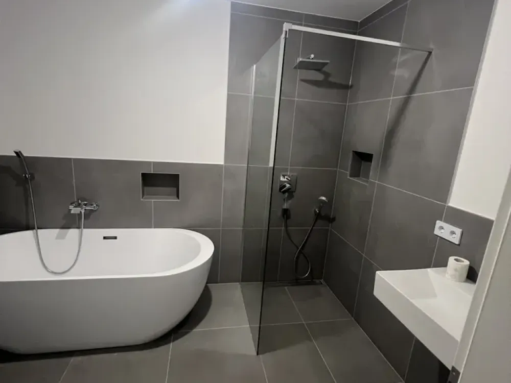 Erstbezug nach Sanierung helle 3 Zimmer-Wohnung und Terrasse