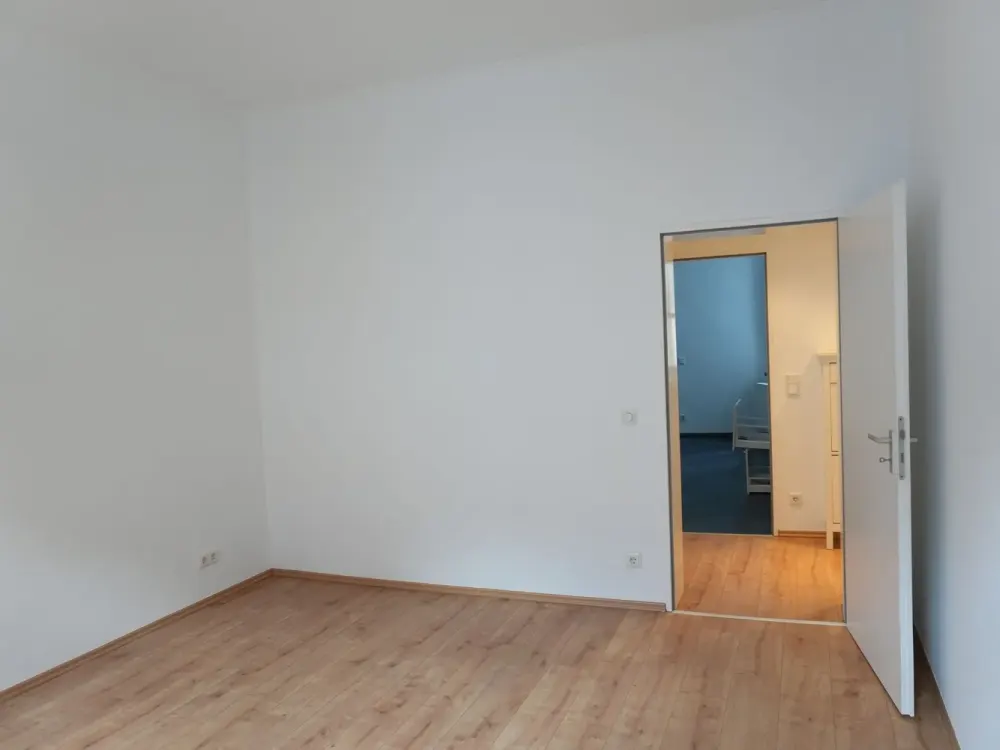 SCHÖNE SANIERTE ALTBAUWOHNUNG MIT EINBAUKÜCHE IM HERZEN VON DÜSSELDORF ELLER