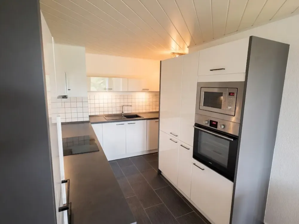 Geräumige 3-Zimmer-Wohnung mit Balkon im 9. OG - Sindelfingen