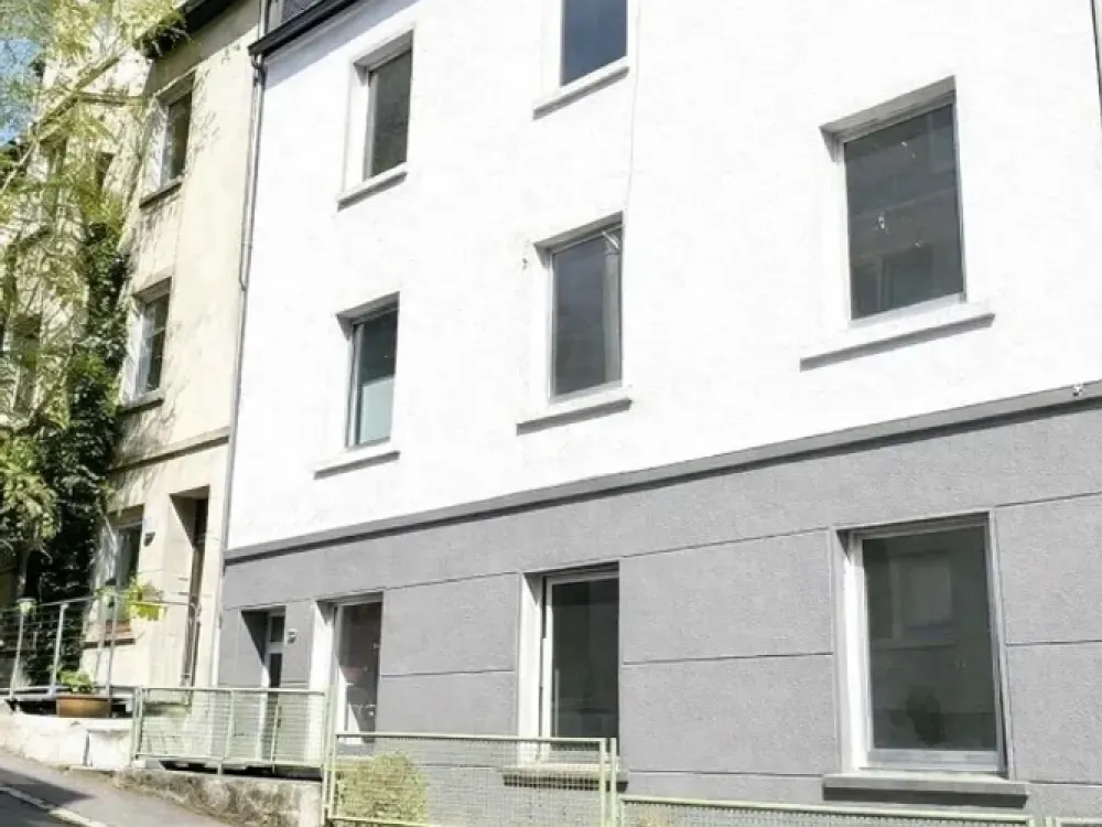 Schöne modernisierte EG-Wohnung in zentraler Lage mit eigenem Gartenbereich und Balkon