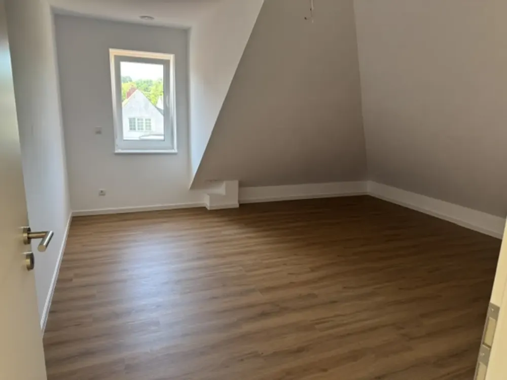 New Build Modern 3-Room Attic Apartment in KfW 40 High-Quality Shared Flat for 2 People