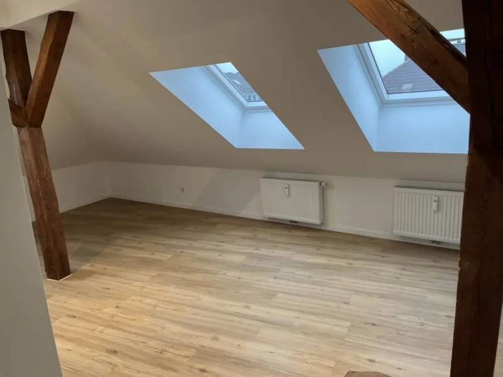 Helle 2-Zimmerwohnung - Frei - DG - Duschbad - Einbauküche - Renoviert - Kein Aufzug