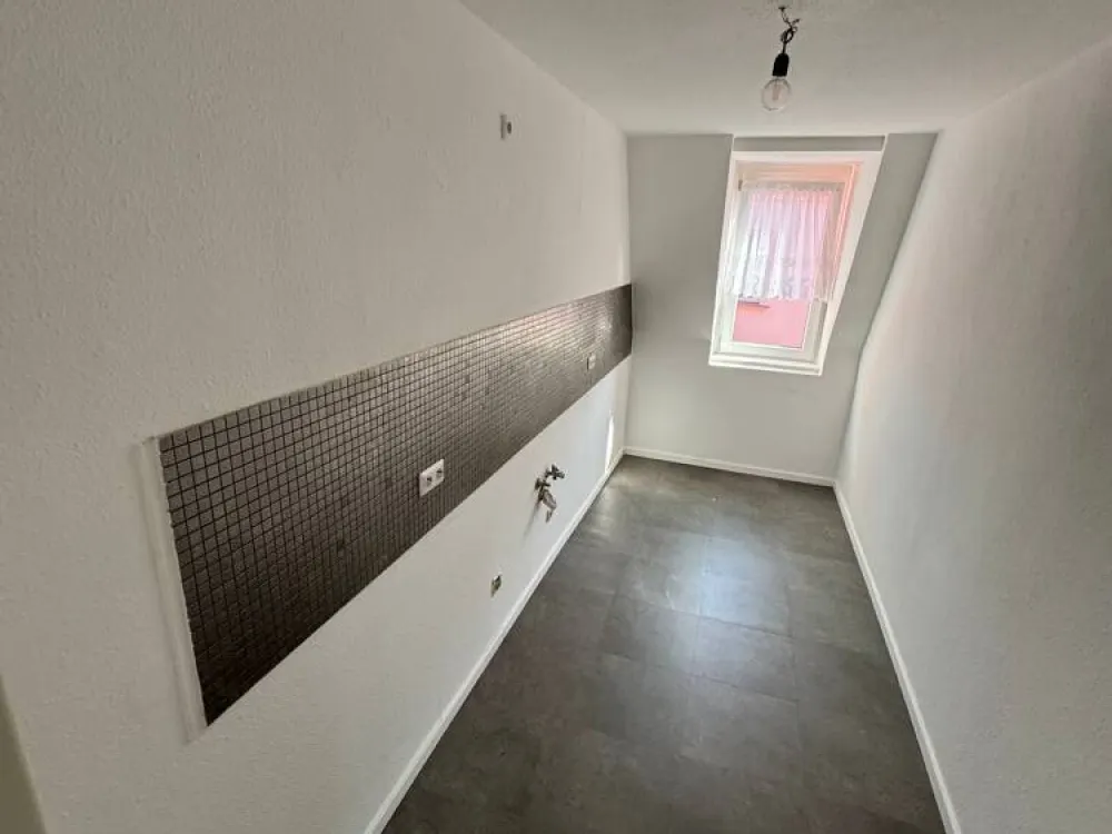 WOHNUNG MIT DURCHGANGSZIMMER - GOSTENHOF -MIT U-BAHNANSCHLUSS VOR DER HAUSTÜRE