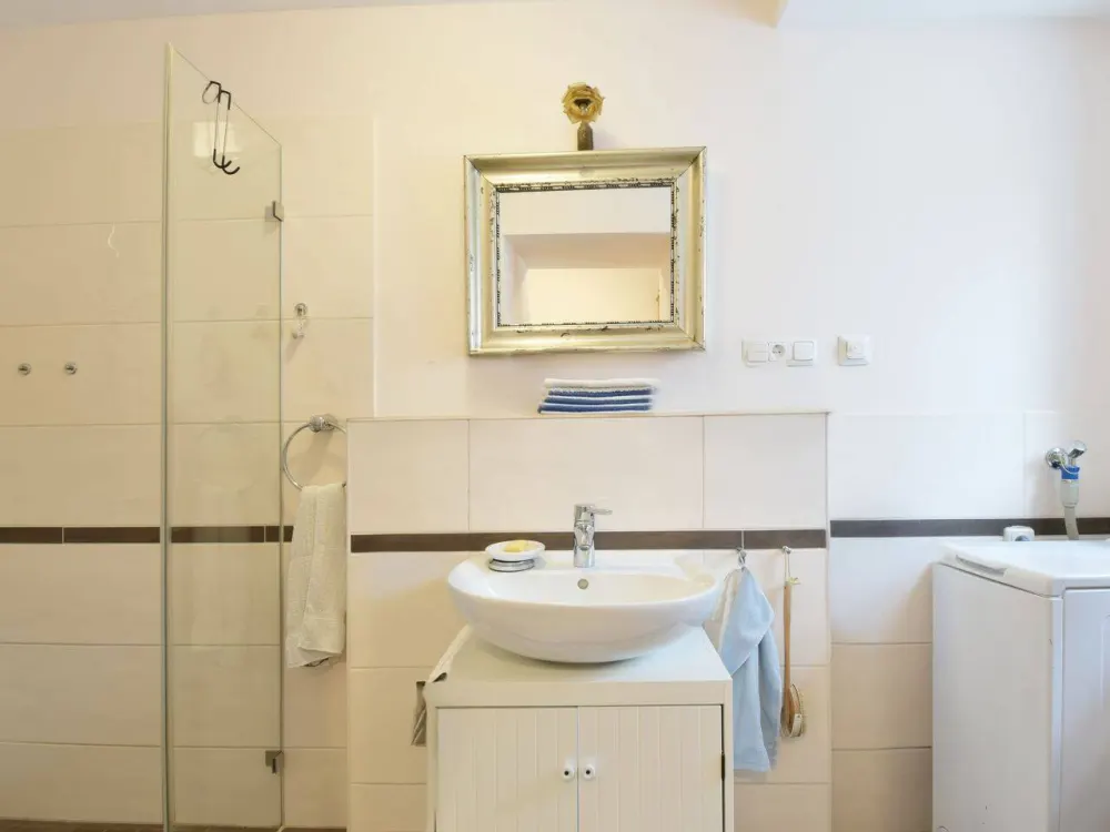 Seniorengerechtes Wohnen: "2-Zimmer-Souterrainwohnung mit Terrasse"