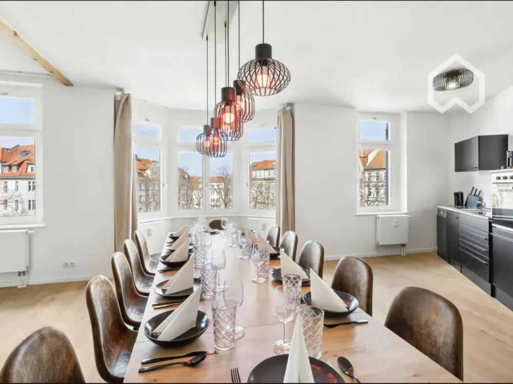 Stylish Old Building Apartment at Stannebeinplatz, Spacious, Modern and Filled with Light
