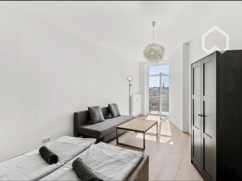 Stylish Old Building Apartment at Stannebeinplatz, Spacious, Modern and Filled with Light