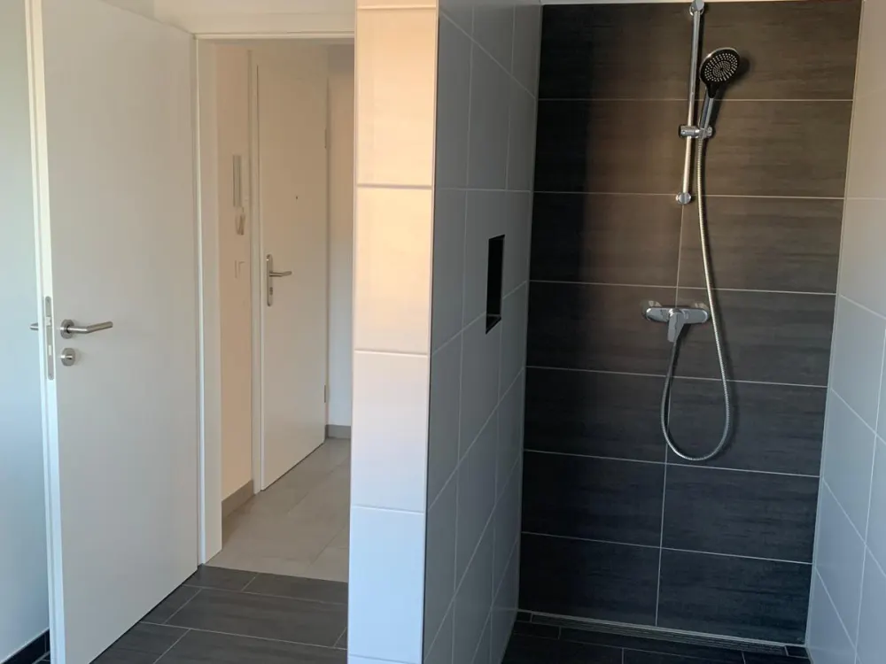 Bright 3-Room Maisonette Apartment, 99m2 with Fitted Kitchen and Parking Space
