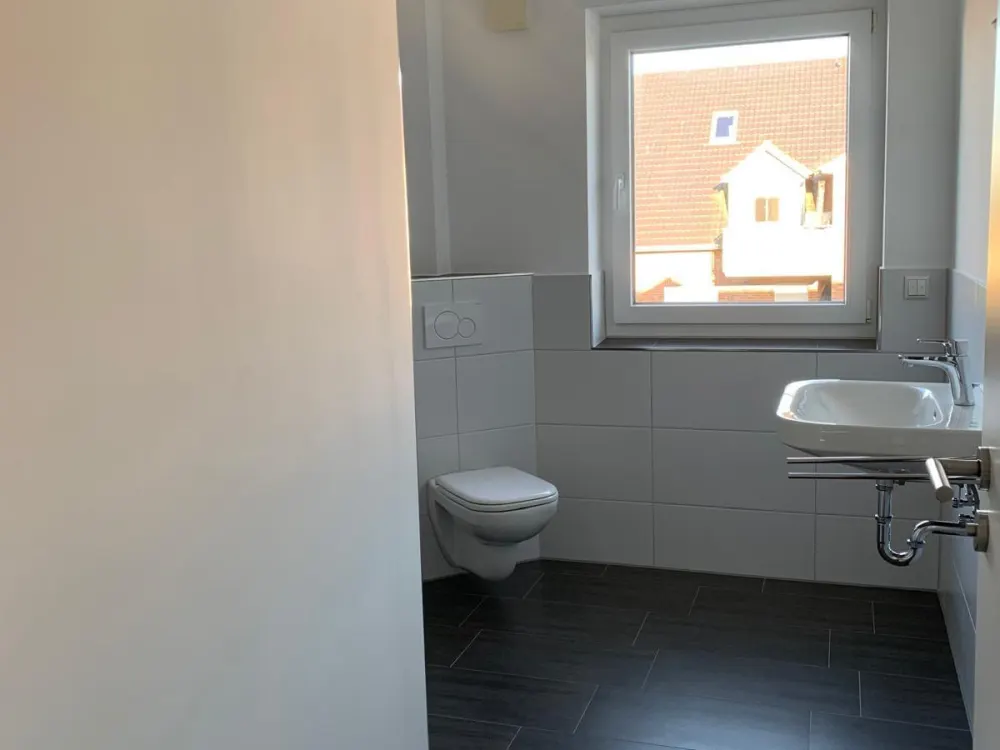 Bright 3-Room Maisonette Apartment, 99m2 with Fitted Kitchen and Parking Space