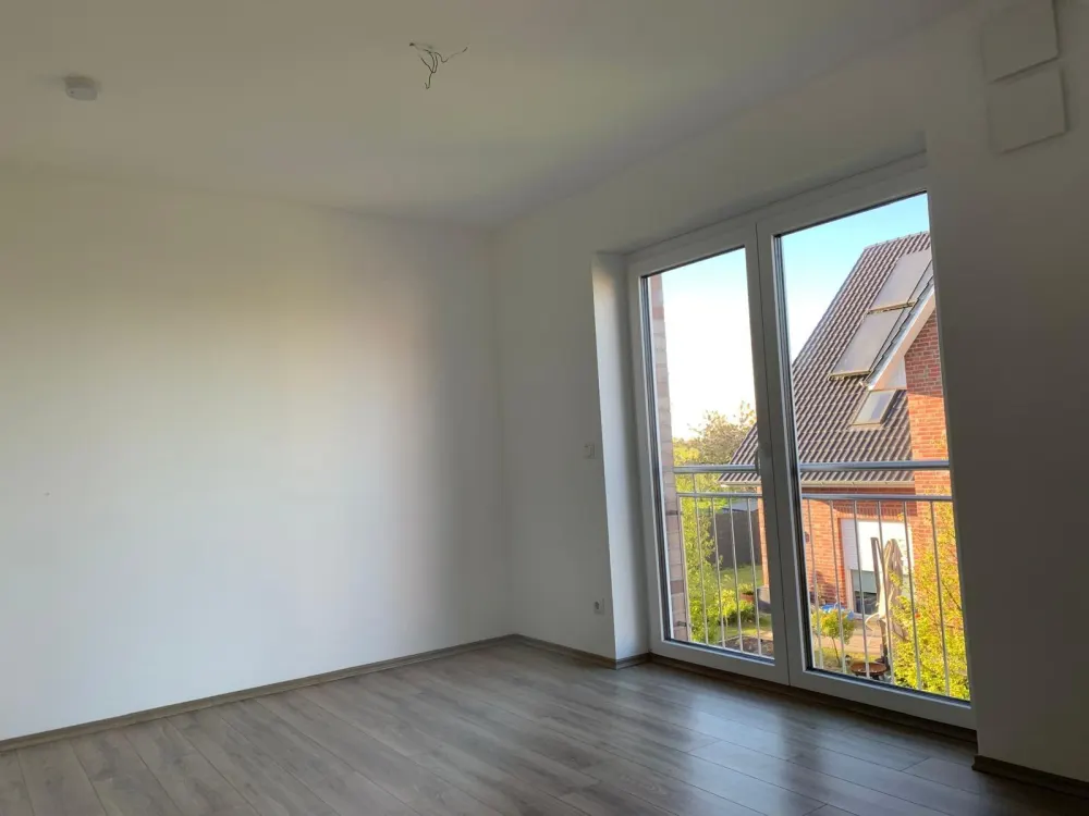 Bright 3-Room Maisonette Apartment, 99m2 with Fitted Kitchen and Parking Space
