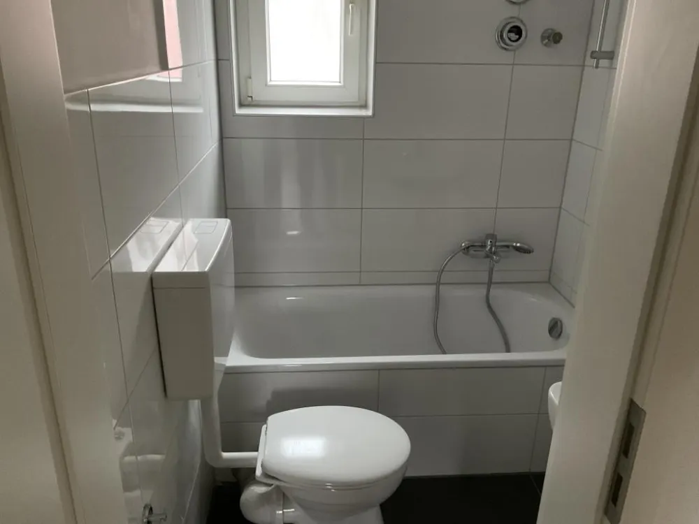 Toller Grundriss, prima Wohnung: 2-Zimmer mit Balkon und neuem Laminatboden in Wetter Altwetter