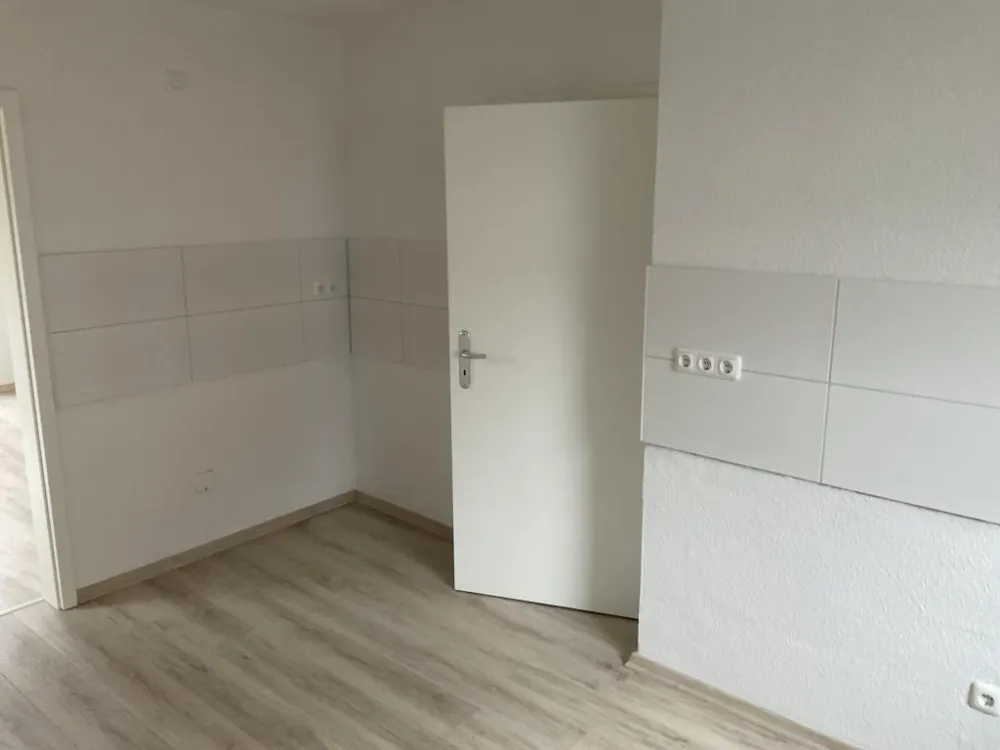 Toller Grundriss, prima Wohnung: 2-Zimmer mit Balkon und neuem Laminatboden in Wetter Altwetter