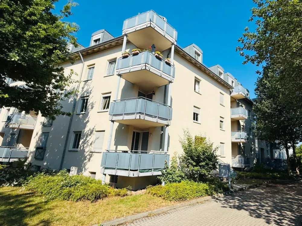 Erstbezug nach Komplettsanierung, mit Balkon & neuer Küche