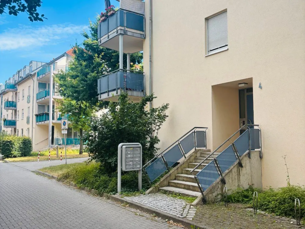 Erstbezug nach Komplettsanierung, mit Balkon & neuer Küche