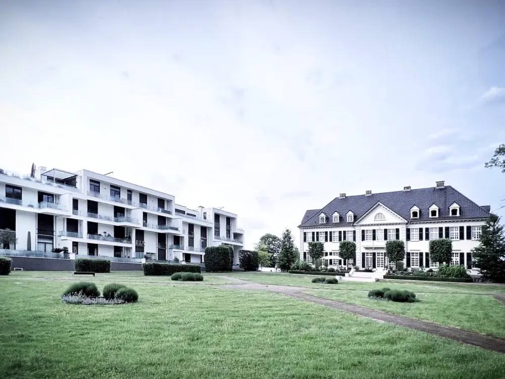 Historie & Prestige - Exklusives 3 Zimmer Penthouse am Schlosspark - Teilmöbliert