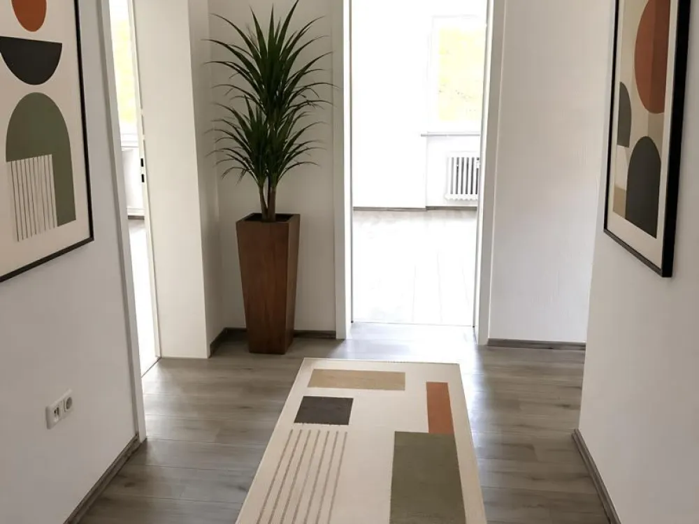 Renoviert. Bezugsfertig. Ihr Zuhause. / Renovated. Move-in ready. Your new home.