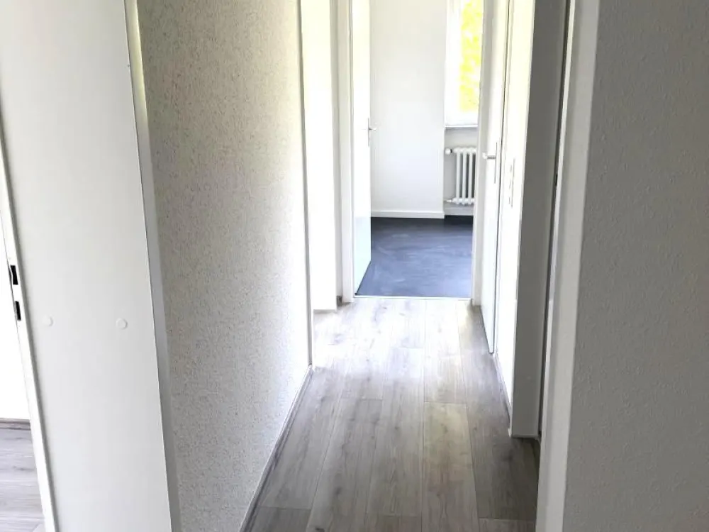Renoviert. Bezugsfertig. Ihr Zuhause. / Renovated. Move-in ready. Your new home.