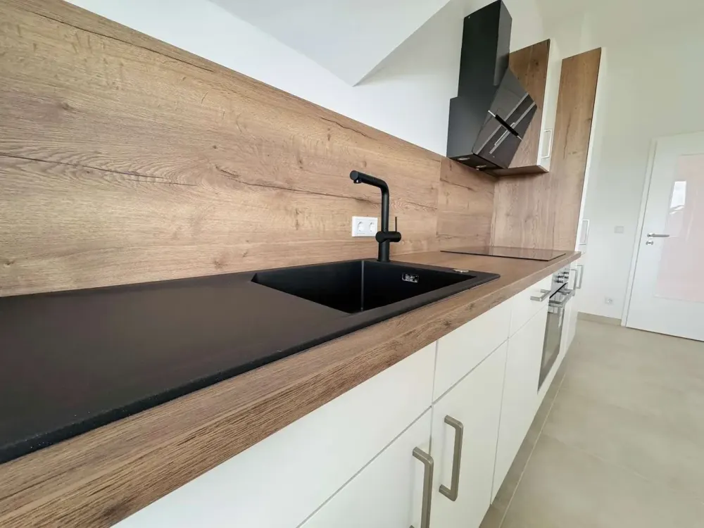 Erstbezug nach Sanierung! Zwei Balkone und neue Einbauküche