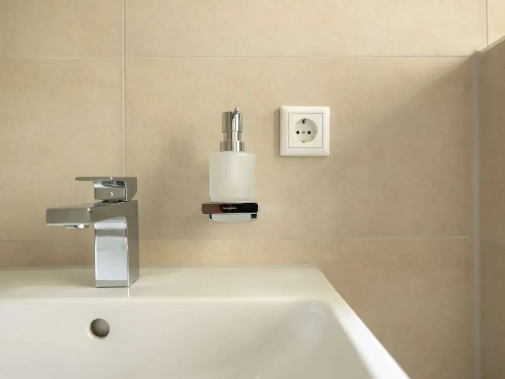 Erstbezug nach Sanierung! Zwei Balkone und neue Einbauküche