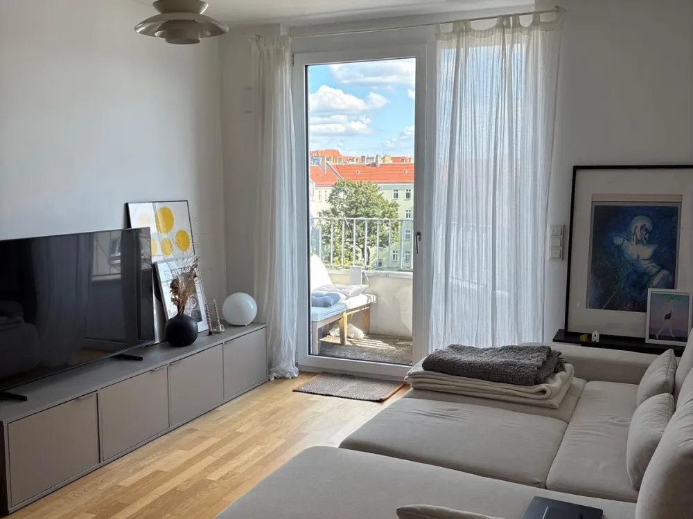 Modern, furnished 2-room apartment with balcony