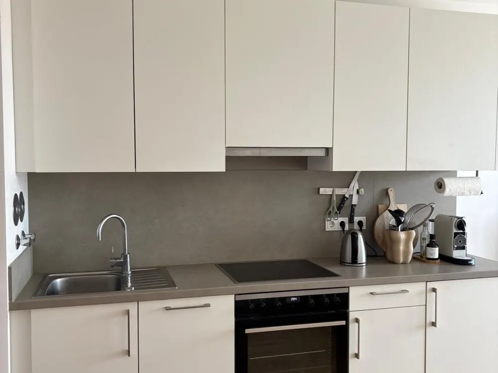 Modern, furnished 2-room apartment with balcony