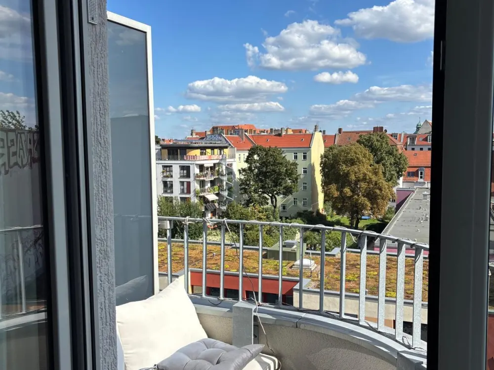 Modern, furnished 2-room apartment with balcony