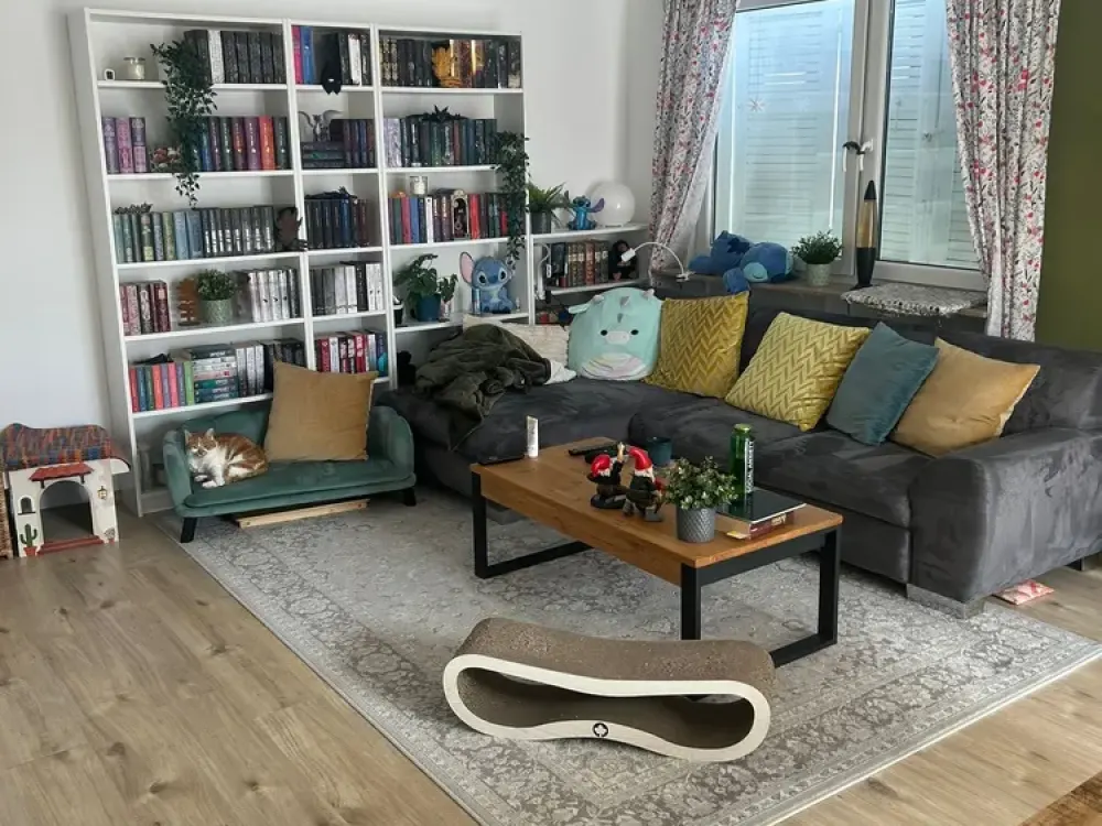 Very nice 4-room apartment with wrap-around balcony in the heart of the Nauwieser Viertel in Saarbrücken