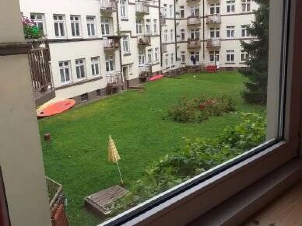 Für Frauen - Zimmer, Altbauwohnung, Zweck-WG, beste Verkehrsanbindung