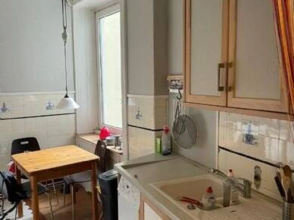 Für Frauen - Zimmer, Altbauwohnung, Zweck-WG, beste Verkehrsanbindung