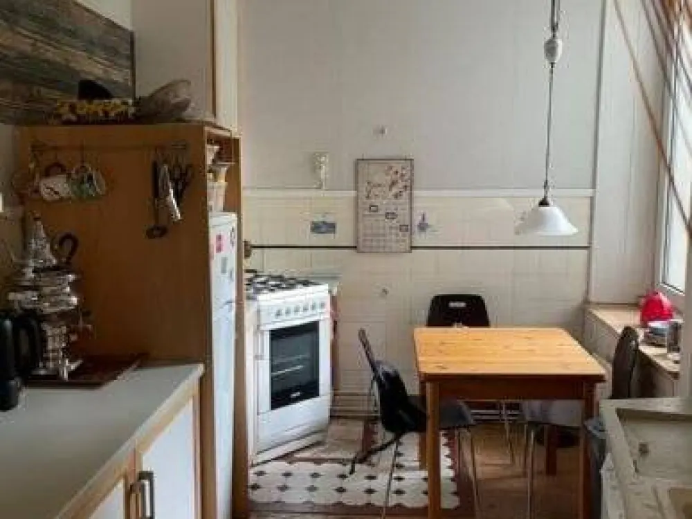 Für Frauen - Zimmer, Altbauwohnung, Zweck-WG, beste Verkehrsanbindung