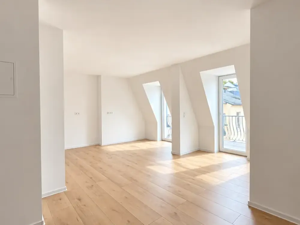 Großzügige 4 Zimmer Wohnung mit Balkon