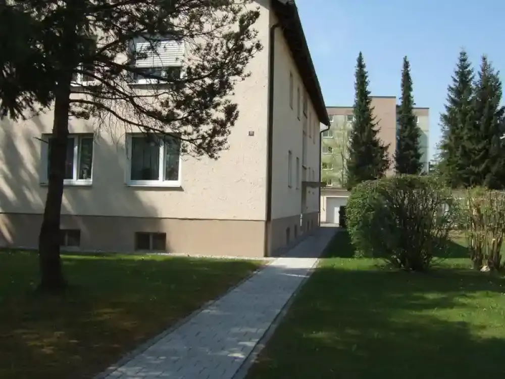 Schöne, ruhige und helle Wohnung mit Balkon