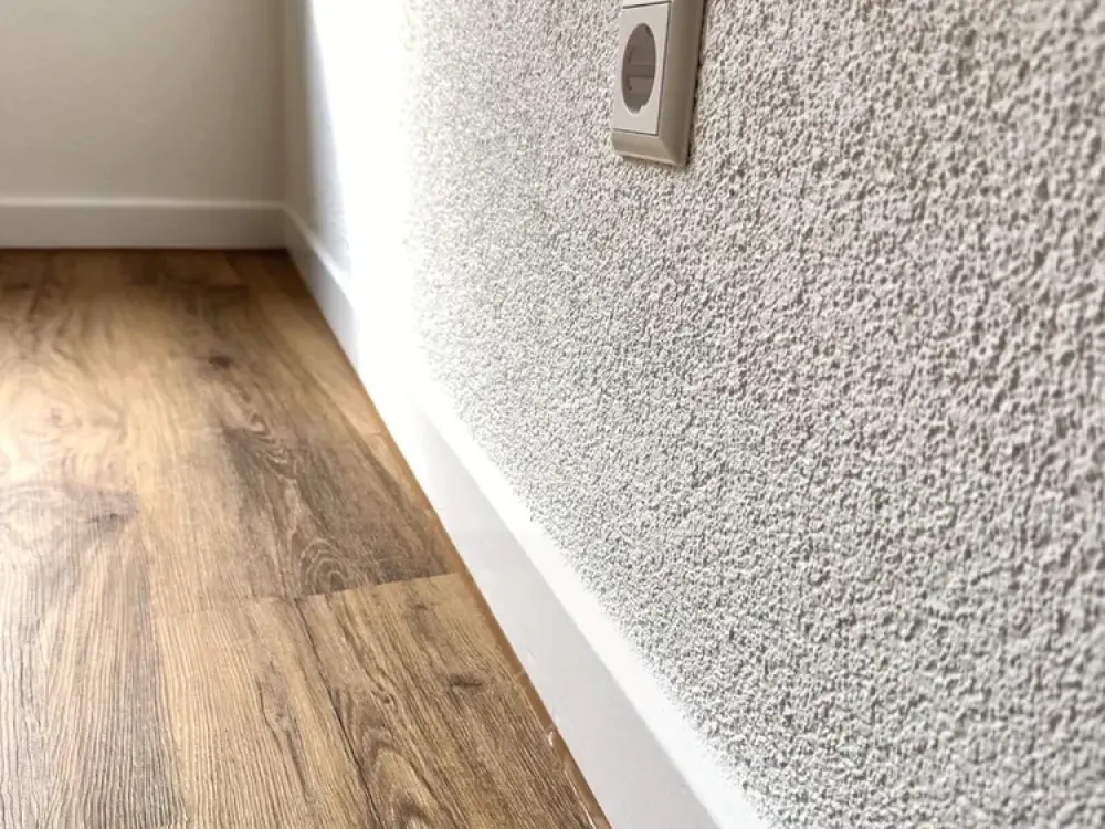 Erstbezug nach Sanierung! Stilvolle 2-Zimmer-Wohnung mit Wintergarten in TOP-Lage